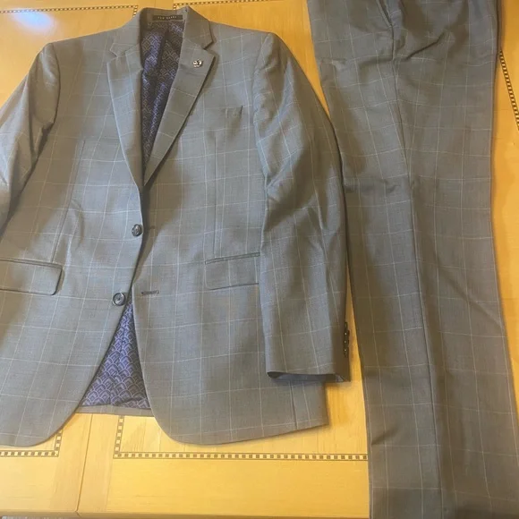 Ted Baker of London 42L Suit, used but in great condition
